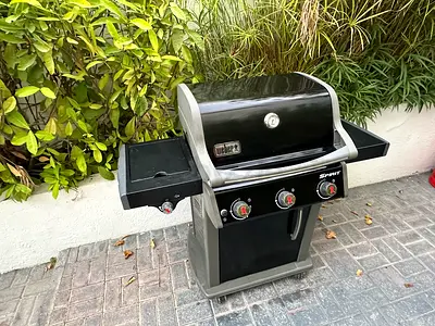 Weber Spirit gas BBQ grill — used, good working condition, comes with newer cover