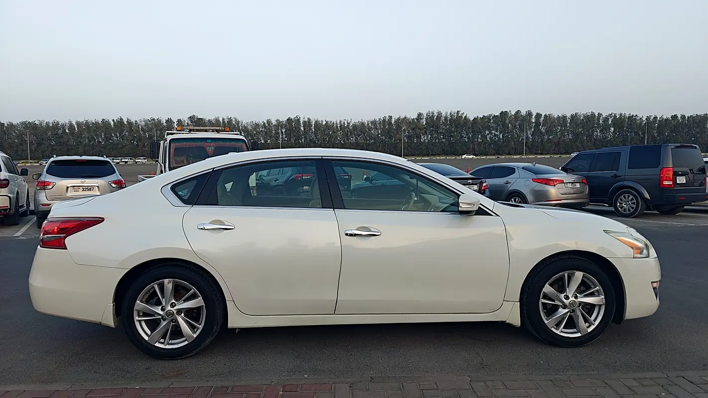 Nissan Altima 2014 — photo 1 of 4