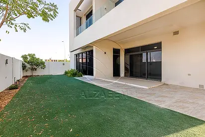 √Single Row Corner | Type 2 | Landscaped Garden√