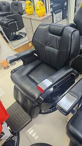 Professional Black Leather Barber/Salon Chair in Good Condition