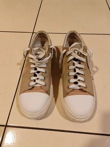 Burberry First copy Beige Casual Low-Top Sneakers, Size 42 — Light Wear