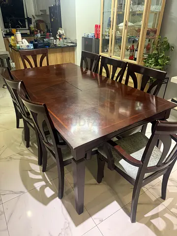Solid wood dining set for 6–8 people (extendable)