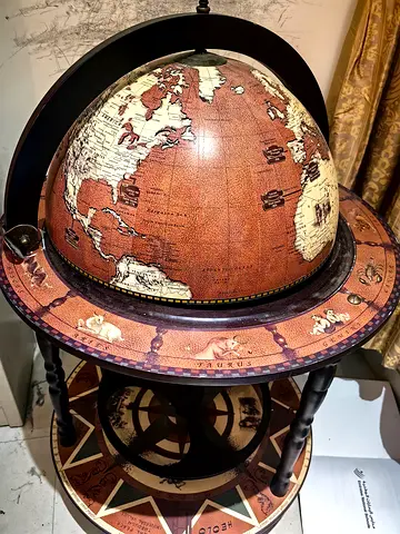 World globe mini bar