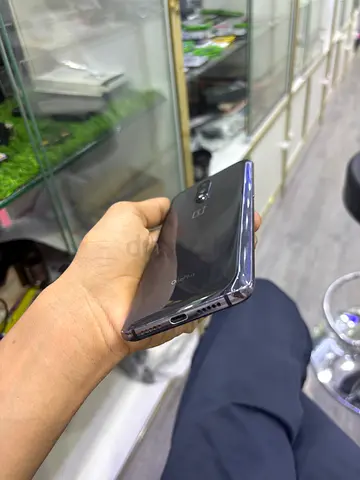 OnePlus smartphone in good condition - clean back, working port