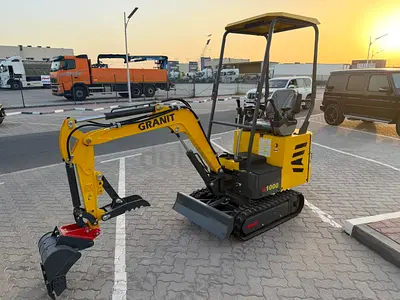 Granit G1000 Mini Excavator — German Brand, Diesel, 1000kg, 2 Buckets Included