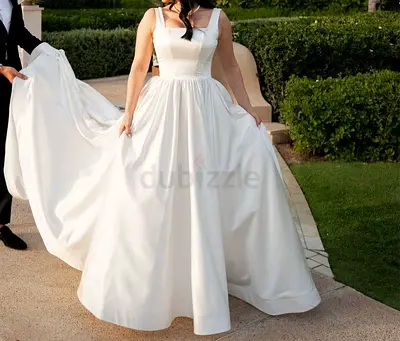 Wedding dress - satin finish - drycleaned
