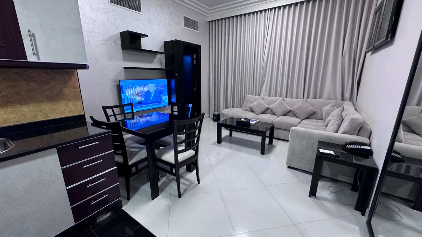 LUXURY HOUSE WITH INCLUDING ALL BILL GYM POOL PARKING WI-FI FREE 5000 PER MONTH