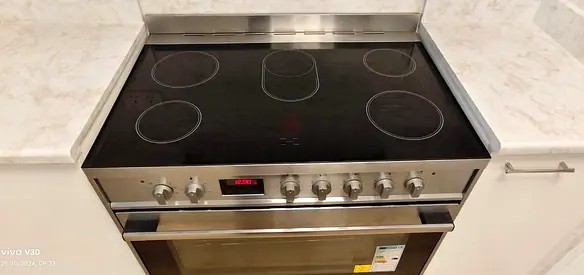 Stainless Steel Electric Range with Ceramic Cooktop and Oven