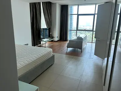 Refurbished/Corner/ New Furniture/ Parking/Opp Metro