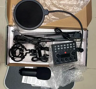Complete USB Condenser Microphone Streaming Kit with Boom Arm, Pop Filter and Audio Interface