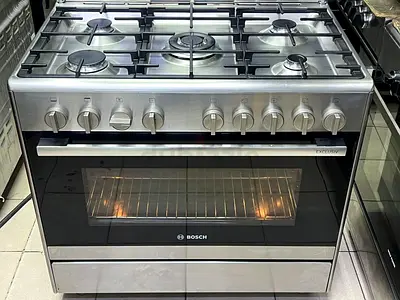 Gas cooker 5 burner bosch brand , neat and clean , good condition