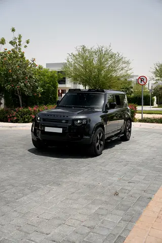 2022 Defender 110 HSE (P400) | 7 Seater | GCC | Carpathian Grey | Full Service History | Warranty
