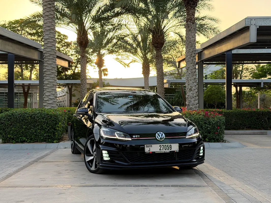 Volkswagen Golf 2019 — photo 1 of 11