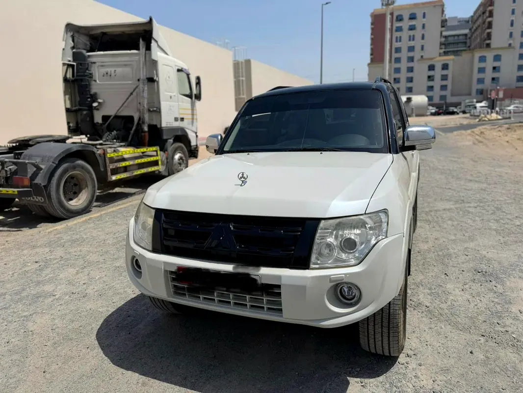 Mitsubishi Pajero 2014 — photo 1 of 5