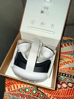 Meta Quest 3 VR Headset (white) in original box - good condition - original price 2300+