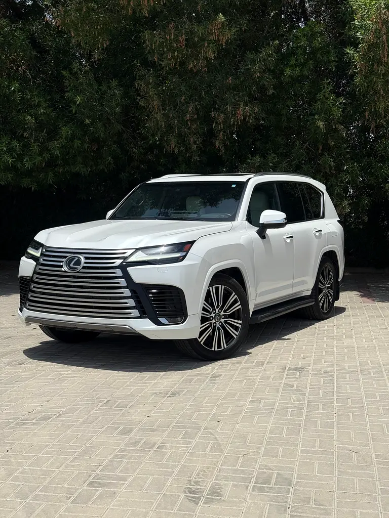 Lexus LX-Series 2022 — photo 1 of 20