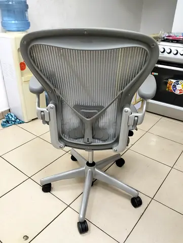 Herman Miller Areon classic chair size B size and C full loaded available for selling