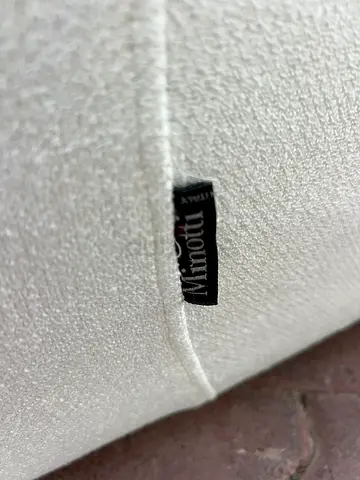 Minotti L Shape Sofa Beige ExcMinotti off-white upholstered sofa piece (fabric close-up) - well kept