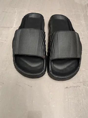 Black Ribbed Slide Sandals - Comfortable Casual Slides      size : 11 us    44-45 eu