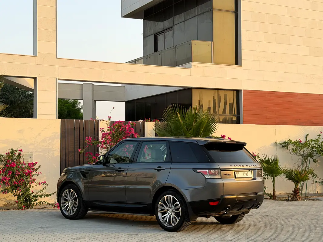 Land Rover Range Rover Sport 2015 — photo 1 of 18