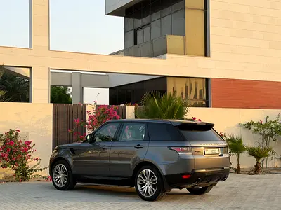 Land Rover Range Rover Sport HSE Luxury 2015 - GCC Specs - Excellent Condition