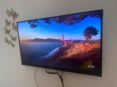 32 LED Smart TV - Wall Mounted, Good Condition
