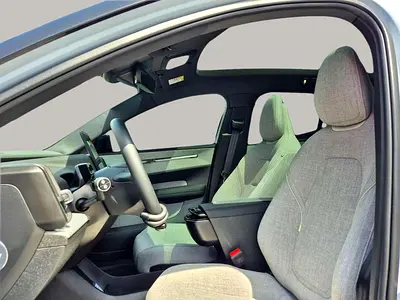 صورة 11 لـ 2025 Volvo EX30