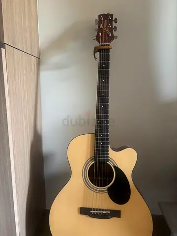 Yamaha Acoustic Guitar with Cutaway - never used ! BRAND NEW