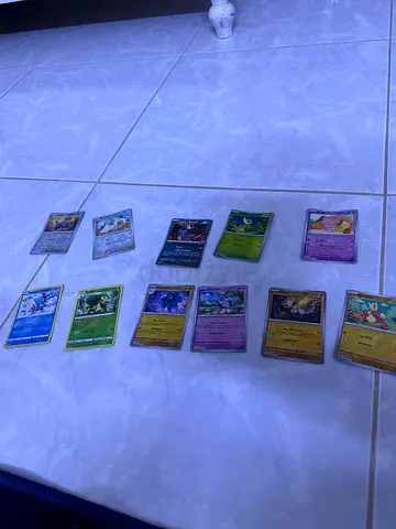 Bundle of Pokémon Trading Cards - Mixed Rares and Commons