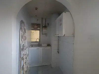 SPACIOUS STUDIO FLAT WITH SEPARATE KITCHEN VERY CLOSE SCHOOL