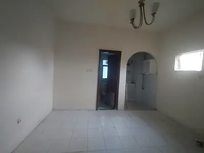 SPACIOUS STUDIO FLAT WITH SEPARATE KITCHEN VERY CLOSE SCHOOL