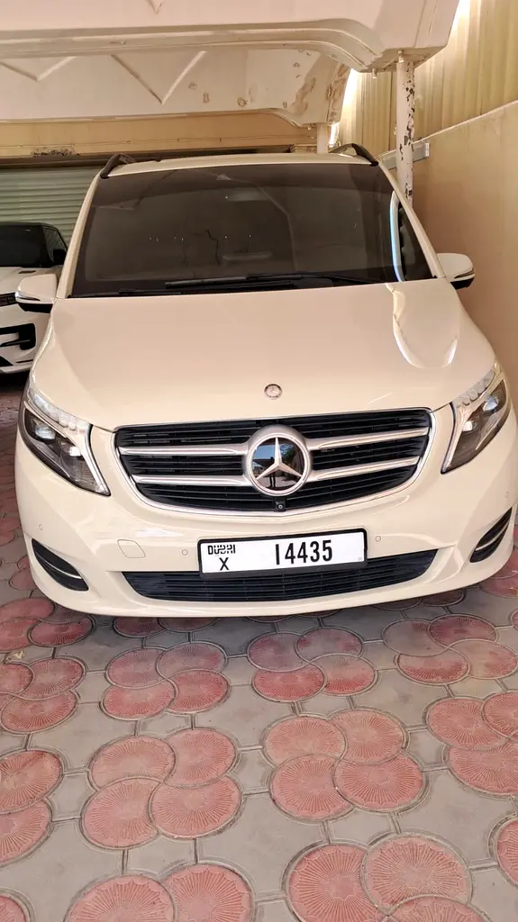 Mercedes-Benz V-Class 2017 — photo 1 of 6