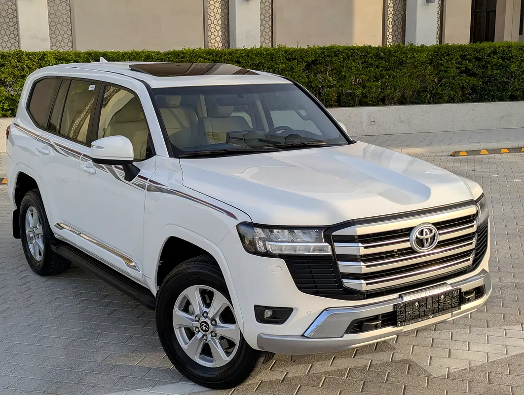 Toyota Land Cruiser 2024 — photo 1 of 20