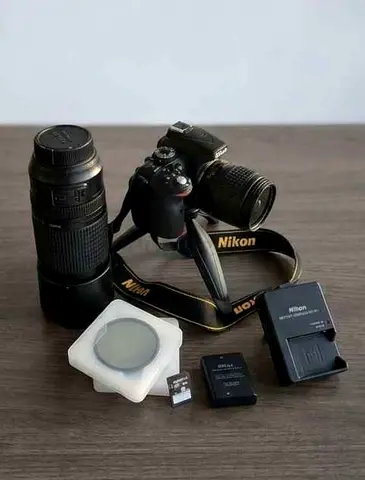 Selling my Nikon D5300 DSLR camera in excellent working condition with two lenses