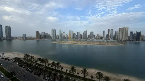 شقة فاخرة للبيع | 3 غرف نوم + خادمة | إطلالة بحرية مباشرة | برج المروة 3