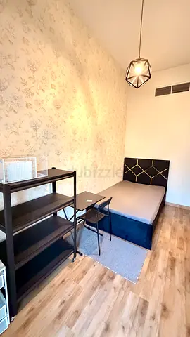 MOVE IN IMMEDIATELY! Spacious Luxury Single Accommodation | Balcony | Less Crowded | Next to Metro