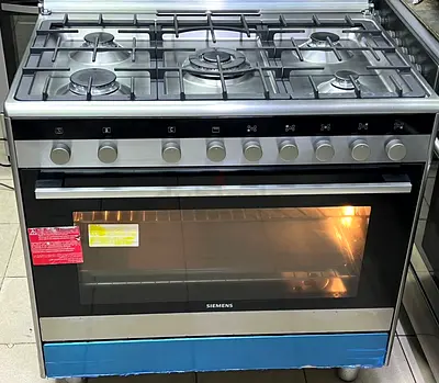 Siemens brand gas cooker 5 burner , neat and clean , same like a new