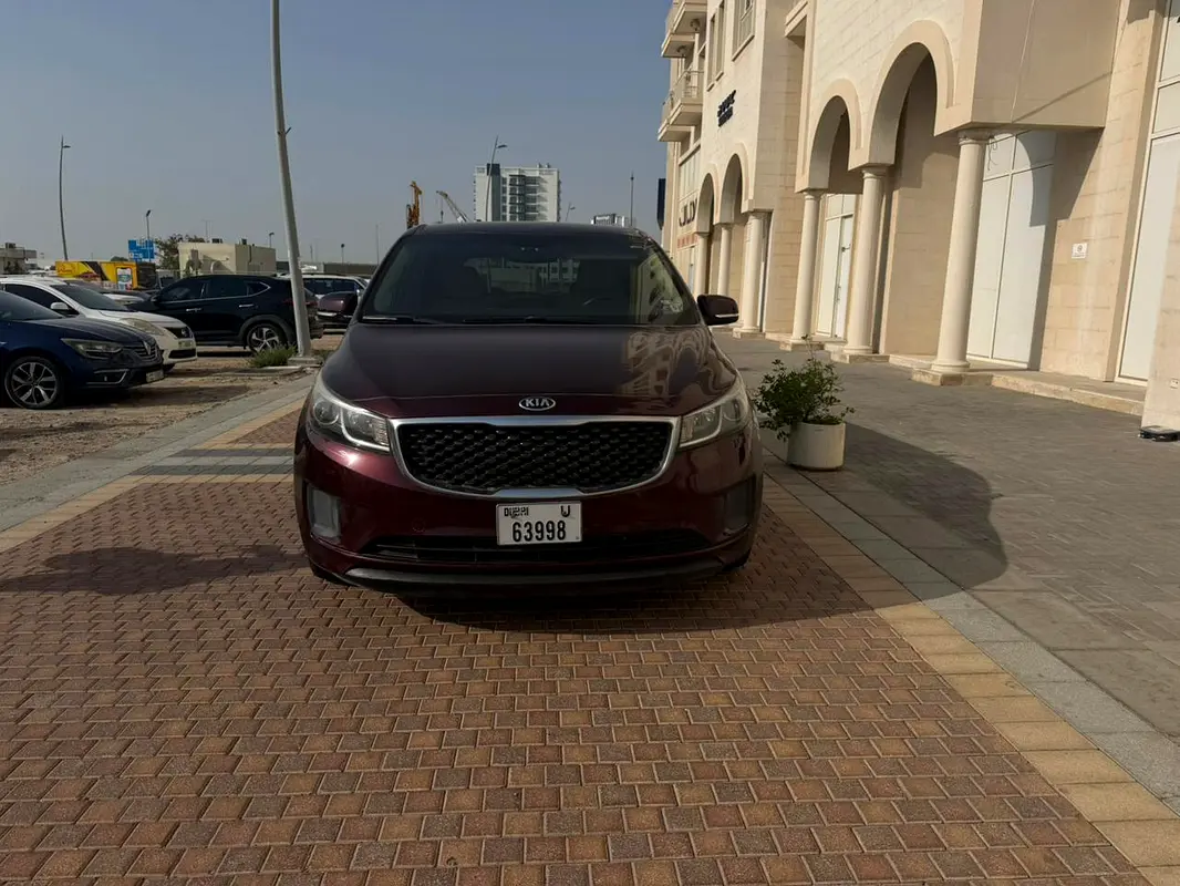 Kia Sedona 2016 — photo 1 of 12