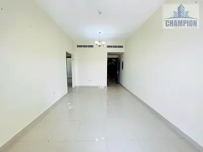 شقة فاخرة بغرفة نوم واحدة وشرفة وصالة ألعاب رياضية وحمام سباحة وموقف سيارات مغطى متاح