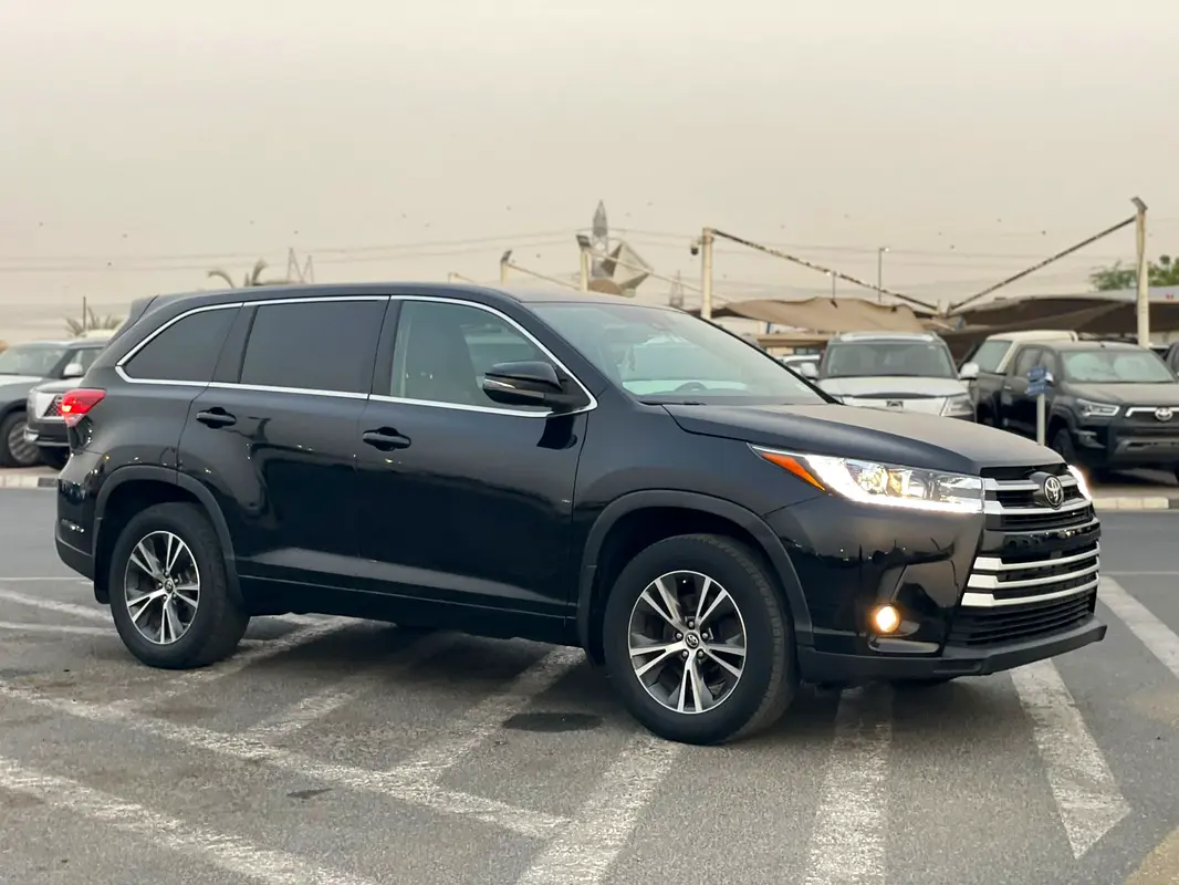 Toyota Highlander 2017 — photo 1 of 20