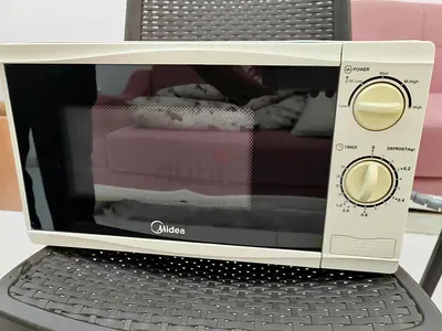 Midea Compact Microwave Oven - Good Working Condition