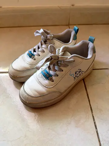 White casual sneakers with light blue accents - size 32, lightly used