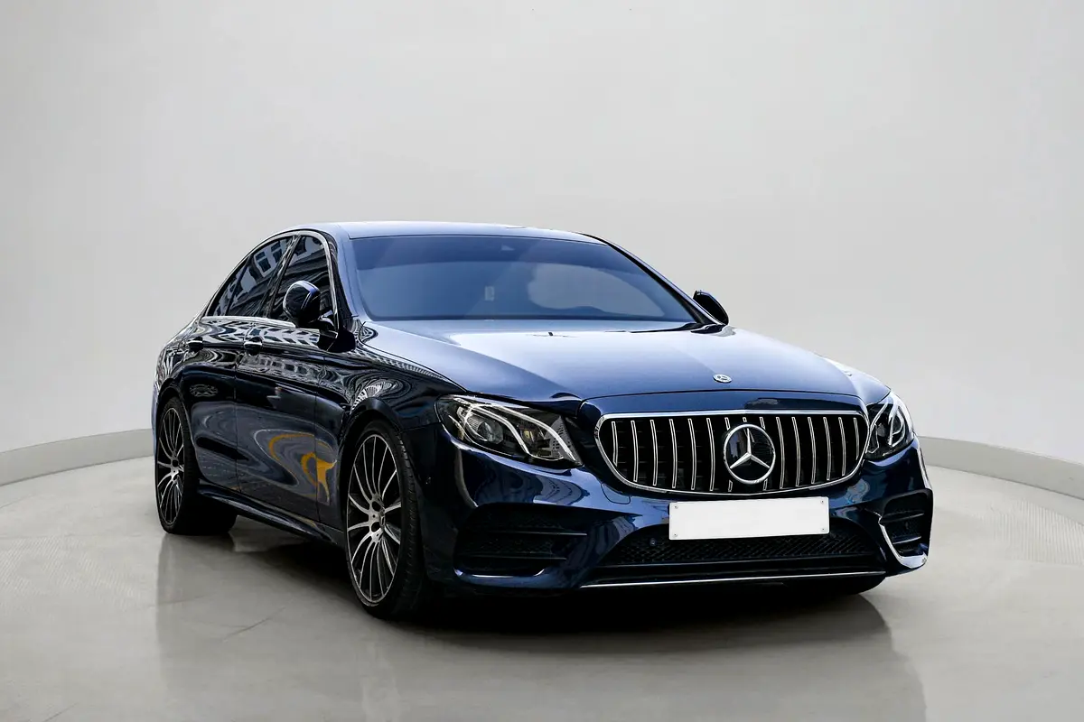 Mercedes-Benz E-Class 2018 — photo 1 of 19