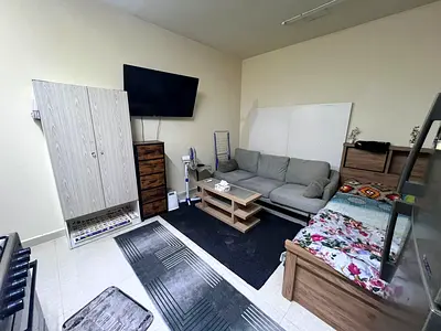 استديو للايجار الشهري قريب لمحطه الباص