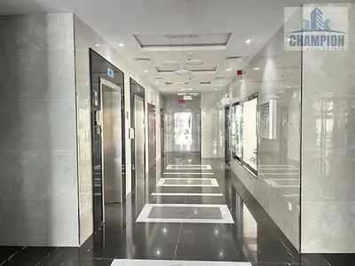 شقة جميلة مكونة من غرفة نوم واحدة وصالة مع حراسة أمنية على مدار الساعة متاحة