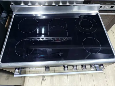 Siemiens IQ700 Italian made electric ceramic coking range