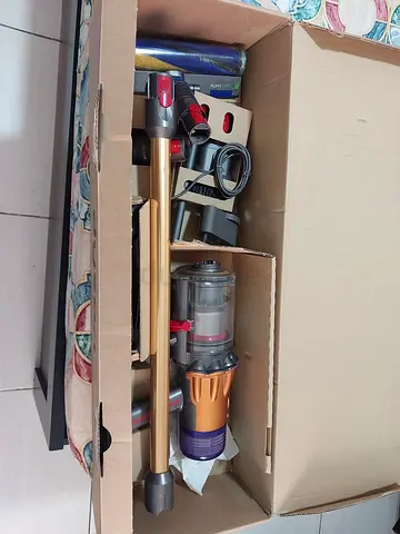 Dyson v12 cardless vacuum