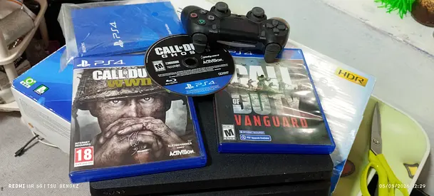 Sony PlayStation 4 Slim with Controller and 3 PS4 Games (Good Working Condition)