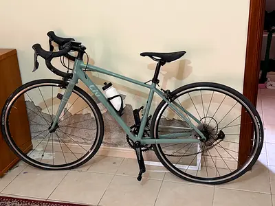 Road bike - single speed/gear, lightweight frame, with bottle holder