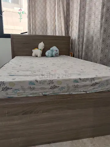 Queen bed